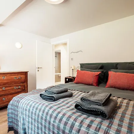 Mont Plaisir - Au Pied Des Drus 霞慕尼